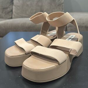 Steve Madden Sashes Wedge Sandal Size 8